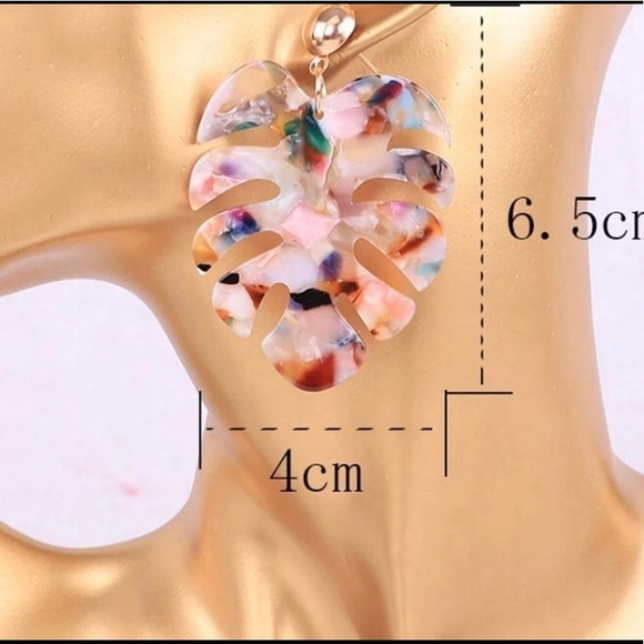 🔹FREEBIE🔹All gone🌴HPx2🌴 Boho Acrylic Earrings - Picture 3 of 5